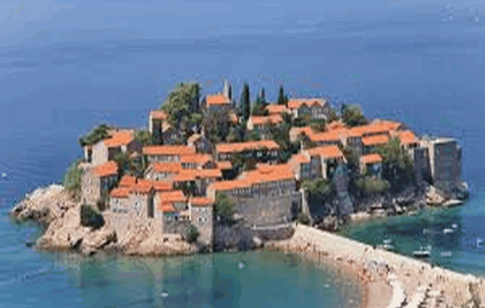 Sveti Stefan: Jedini <span style='color:red;'><b>zaključan</b></span>i grad na svetu, ali meštanima je dosta